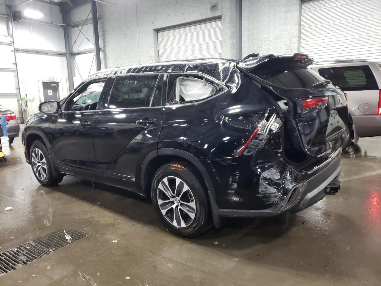 2022 Toyota Highlander VIN 5TDGZRBH0NS595528 Copart auction photo, rollover damage thumbnail 2