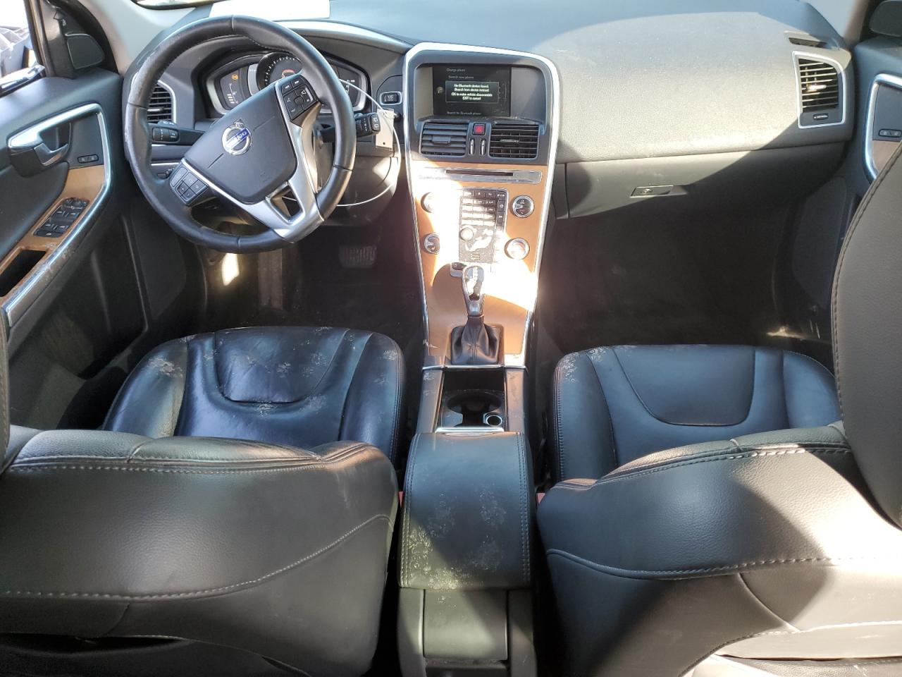 2017 Volvo XC60 VIN YV440MDU5H2065509 Copart auction photo, side / front end damage thumbnail 8