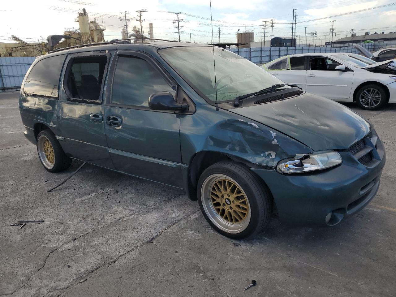 2000 Dodge Caravan VIN 1B4GP44G8YB572861 Copart auction photo, all over damage thumbnail 4