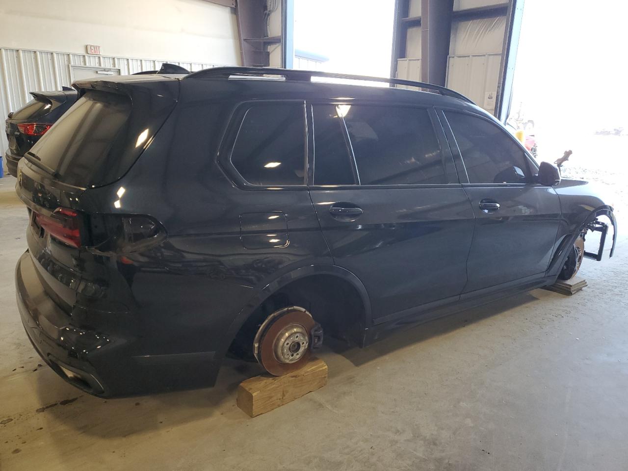 2019 BMW X7 VIN 5UXCW2C58KL081960 Copart auction photo, vandalism damage thumbnail 3