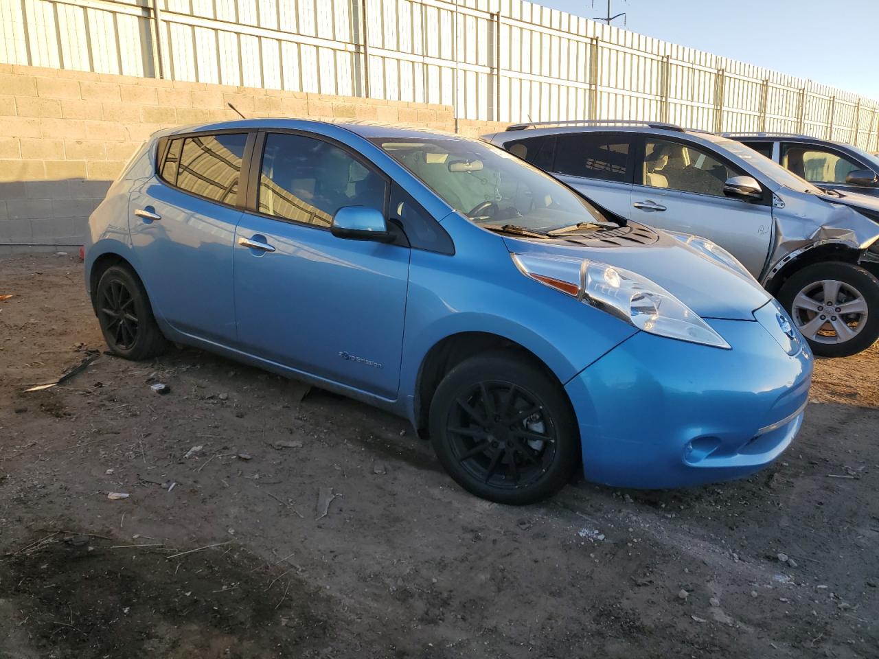 2014 Nissan Leaf VIN 1N4AZ0CP1EC339137 Copart auction photo, minor dent/scratches damage thumbnail 4