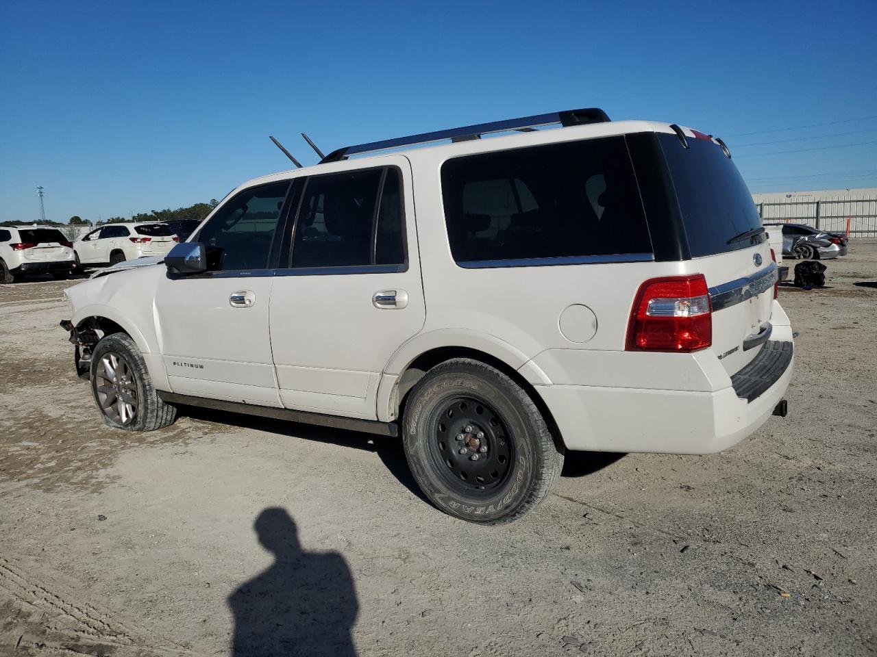 2016 Ford Expedition VIN 1FMJU1LT3GEF17998 Copart auction photo, front end damage thumbnail 2