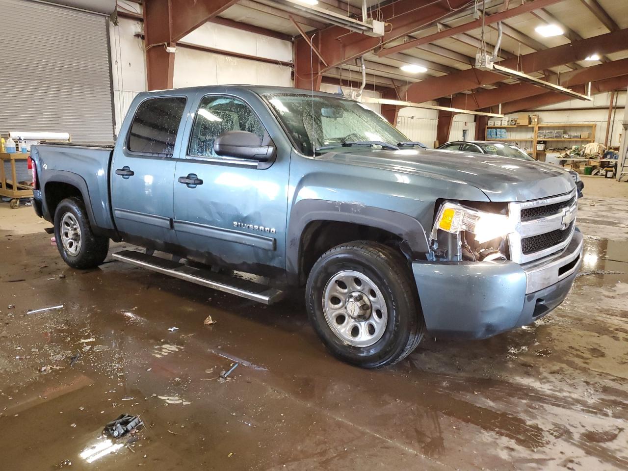 2010 Chevrolet Silverado VIN 3GCRKREAXAG104967 Copart auction photo, side / front end damage thumbnail 4
