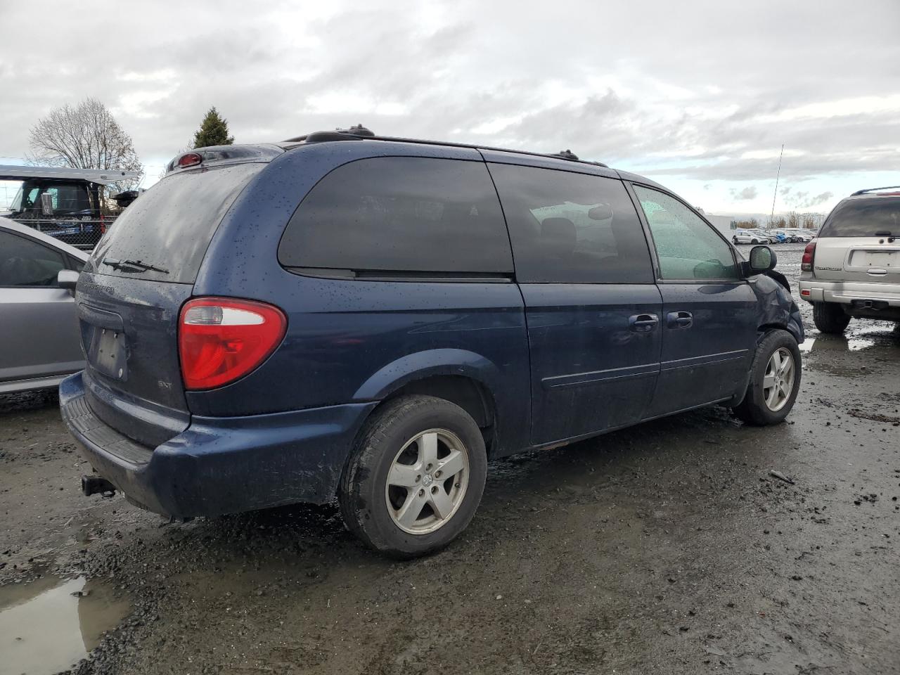 2005 Dodge Caravan VIN 2D8GP44L75R477254 Copart auction photo, front end damage thumbnail 3