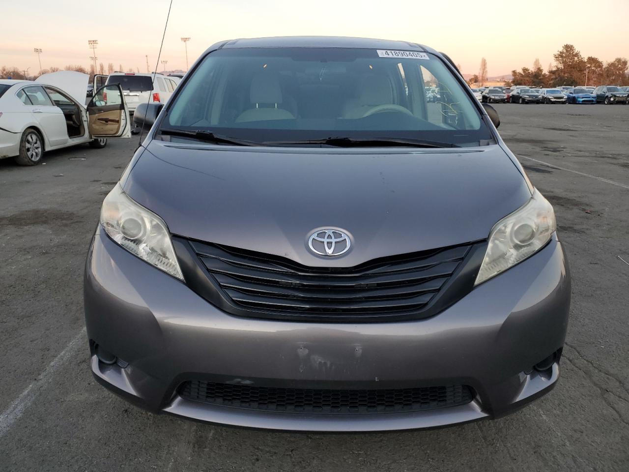 2013 Toyota Sienna VIN 5TDZK3DC1DS286872 Copart auction photo, side / minor dent/scratches damage thumbnail 5