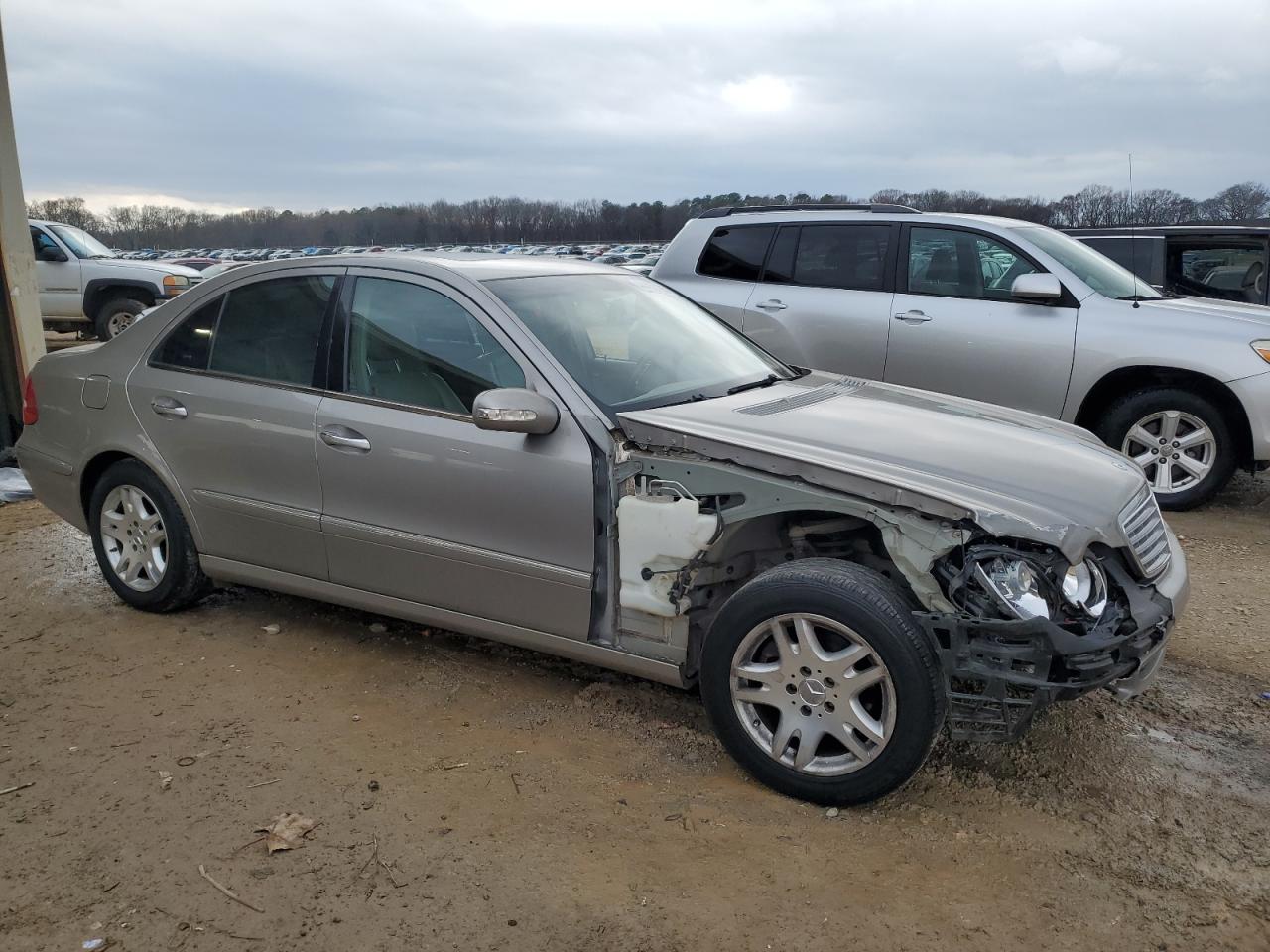2003 Mercedes-Benz E-klasse VIN WDBUF65J73A171572 Copart auction photo, front end / side damage thumbnail 4