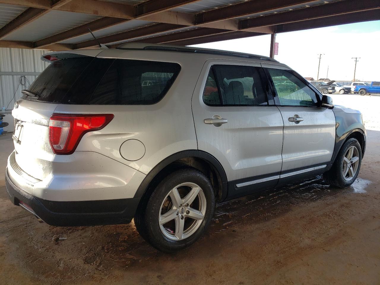 2018 Ford Explorer VIN 1FM5K7D81JGA13546 Copart auction photo, minor dent/scratches damage thumbnail 3