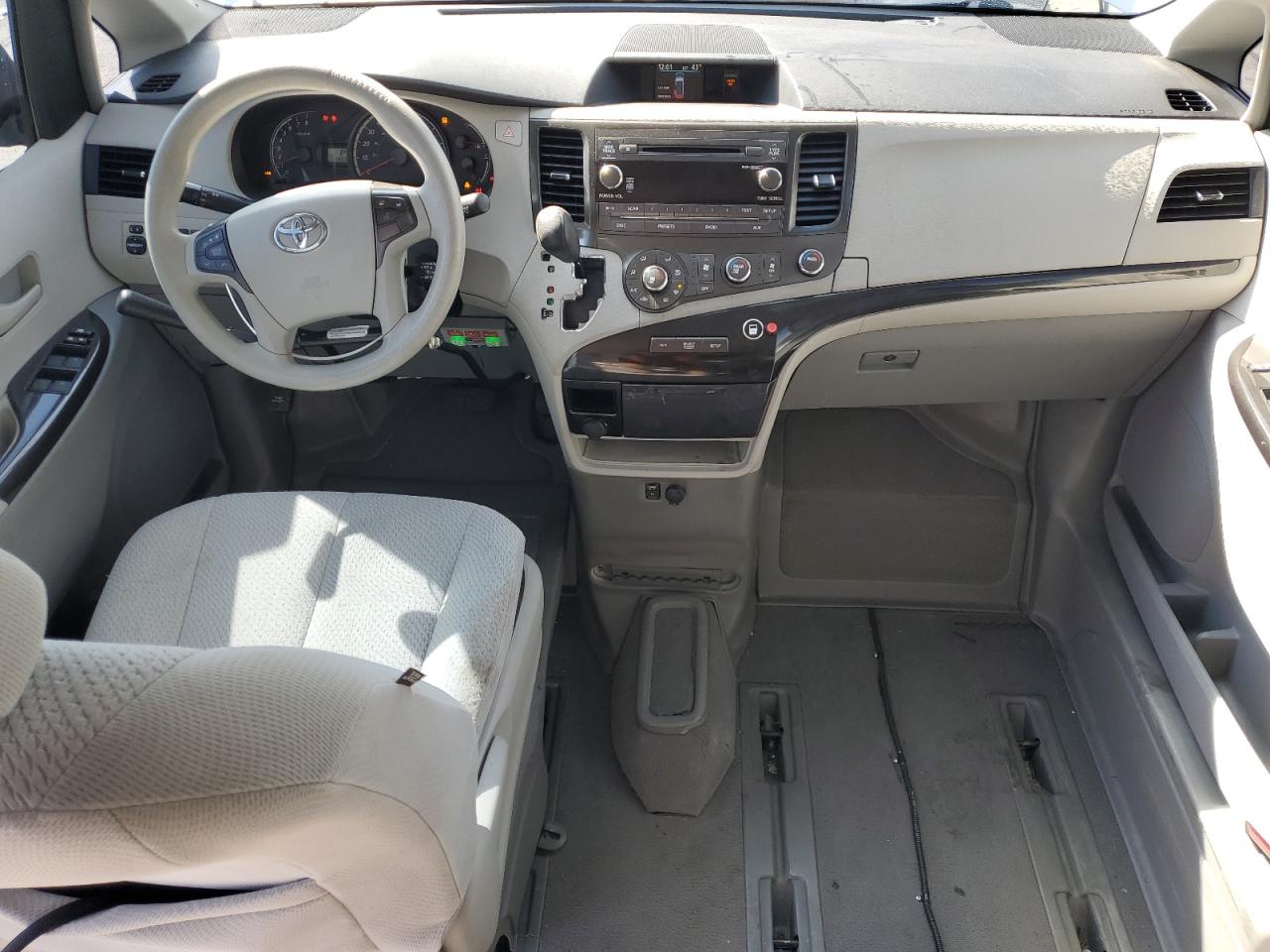 2011 Toyota Sienna VIN 5TDKK3DC5BS116576 Copart auction photo, rear end damage thumbnail 8