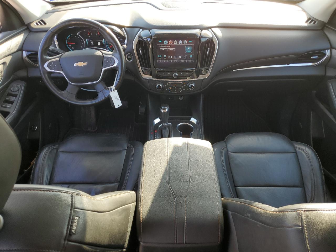 2018 Chevrolet Traverse VIN 1GNERHKW9JJ143558 Copart auction photo, front end / minor dent/scratches damage thumbnail 8