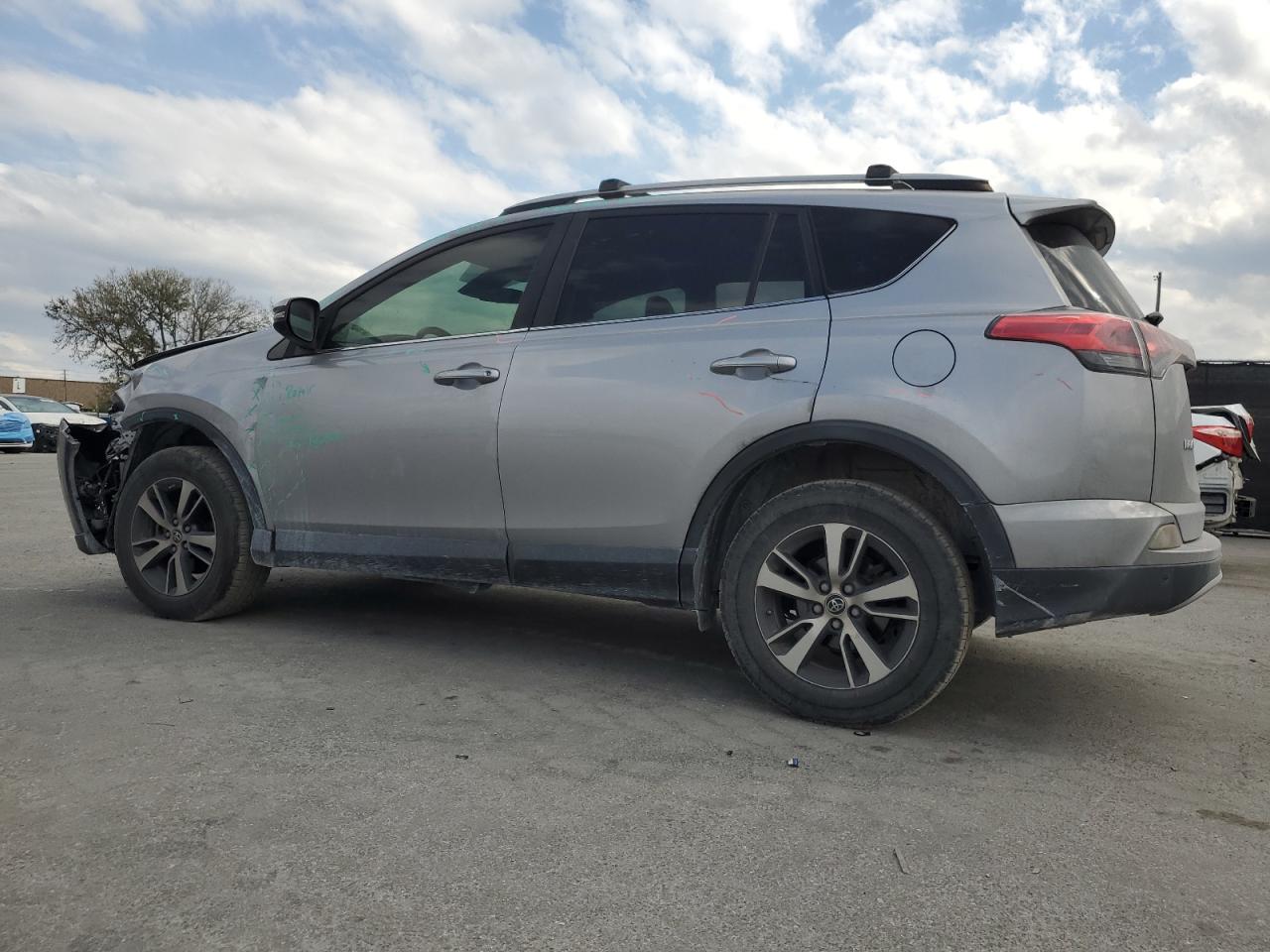 2018 Toyota RAV 4 VIN JTMWFREV0JD119209 Copart auction photo, front end / side damage thumbnail 2