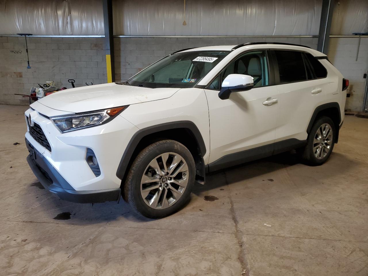 2019 Toyota RAV 4 VIN 2T3A1RFV2KC052271 - Copart auction photo