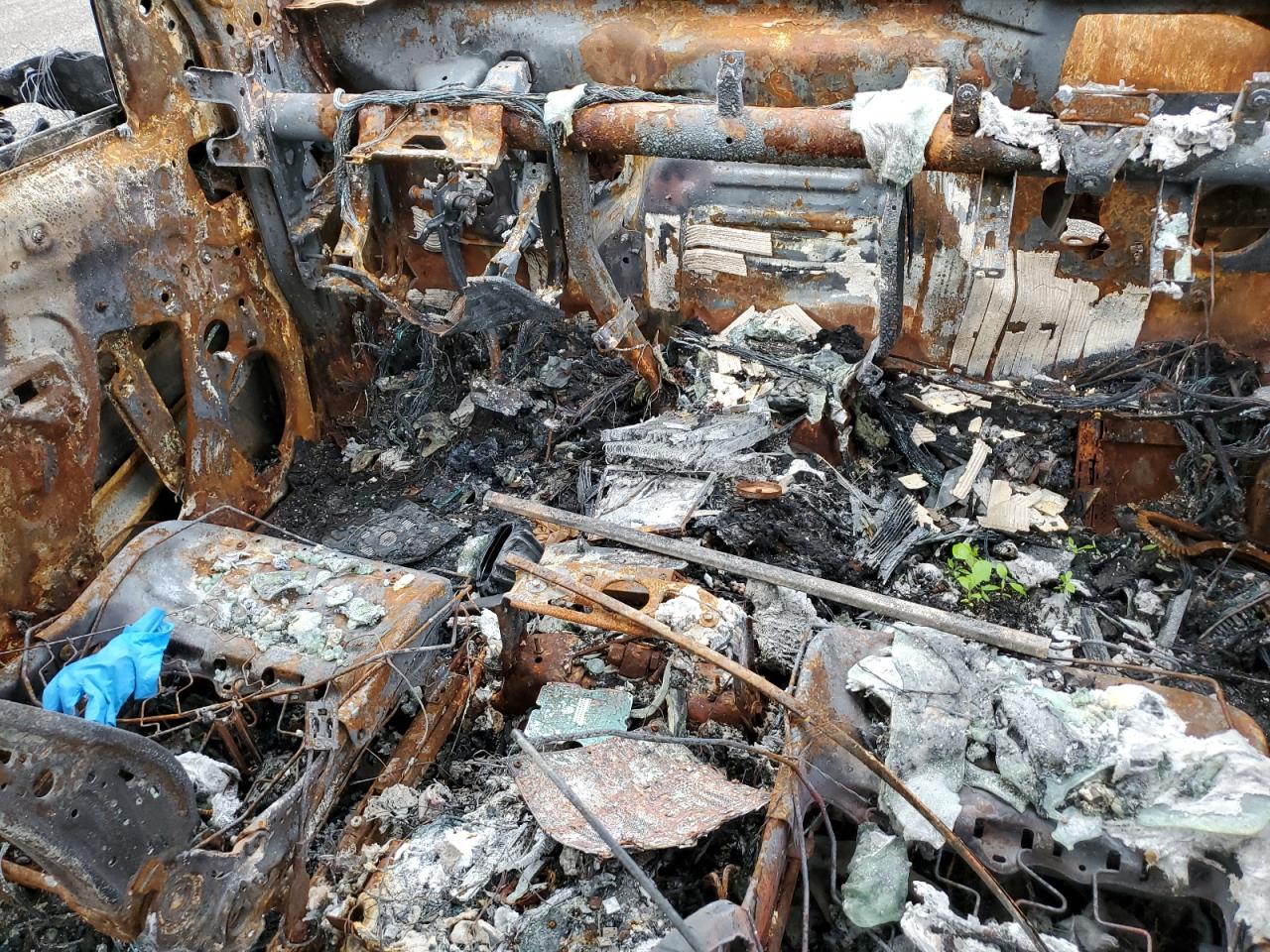 2023 Chevrolet Silverado VIN 1GC1YNEYXPF175095 Copart auction photo, burn damage thumbnail 8