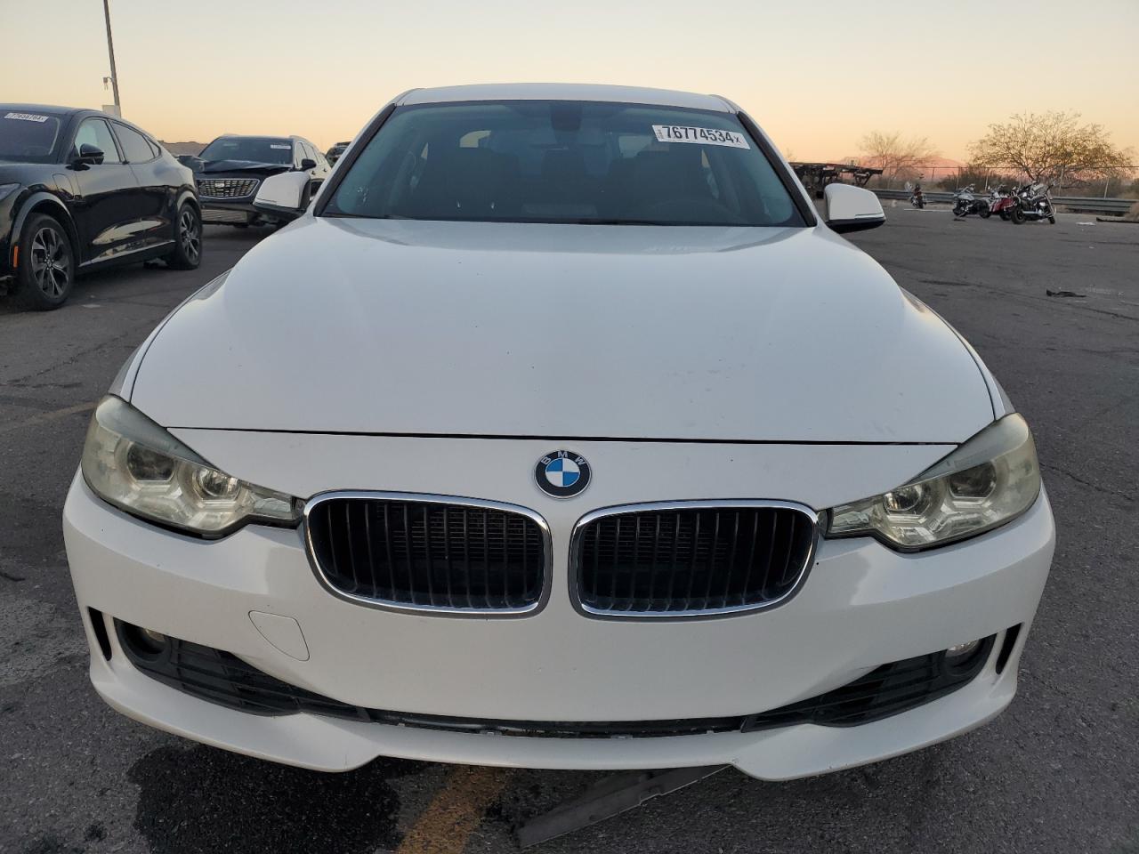 2014 BMW 3er VIN WBA3A5G5XENP30627 Copart auction photo, normal wear damage thumbnail 5