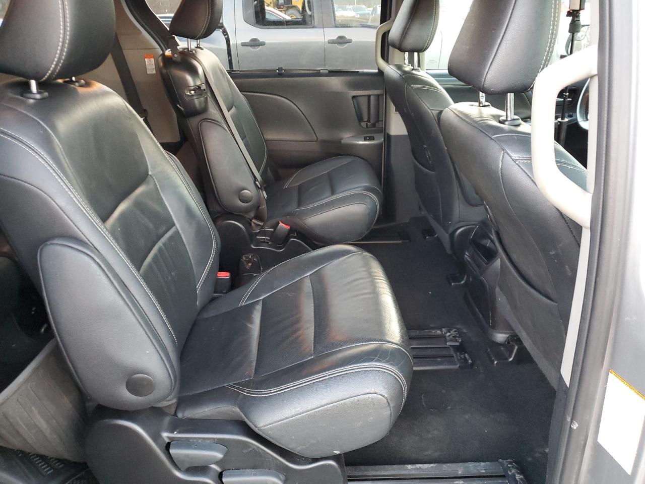2017 Toyota Sienna VIN 5TDXZ3DC8HS898186 Copart auction photo, all over damage thumbnail 11