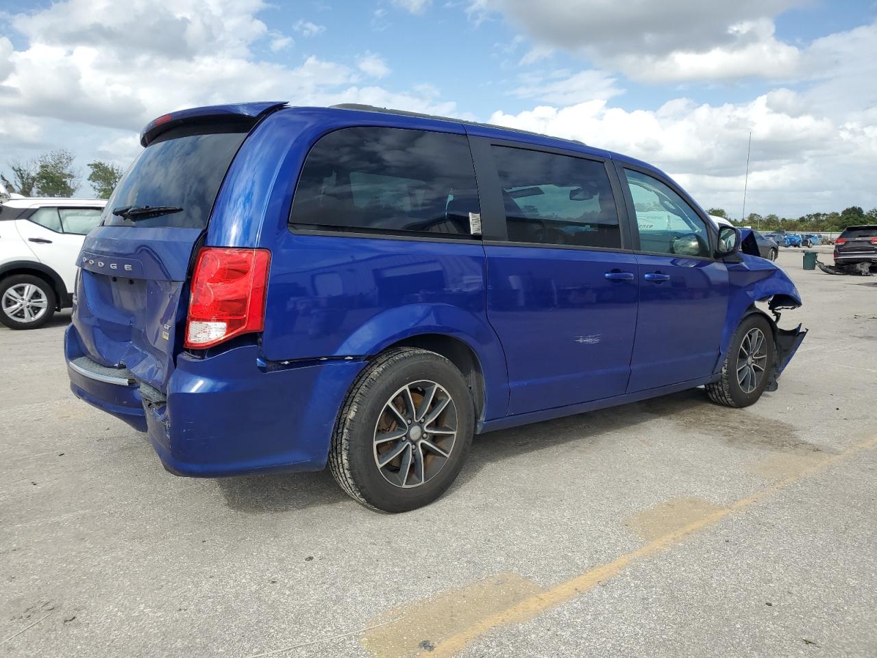 2019 Dodge Caravan VIN 2C4RDGEG0KR520847 Copart auction photo, front end / rear end damage thumbnail 3