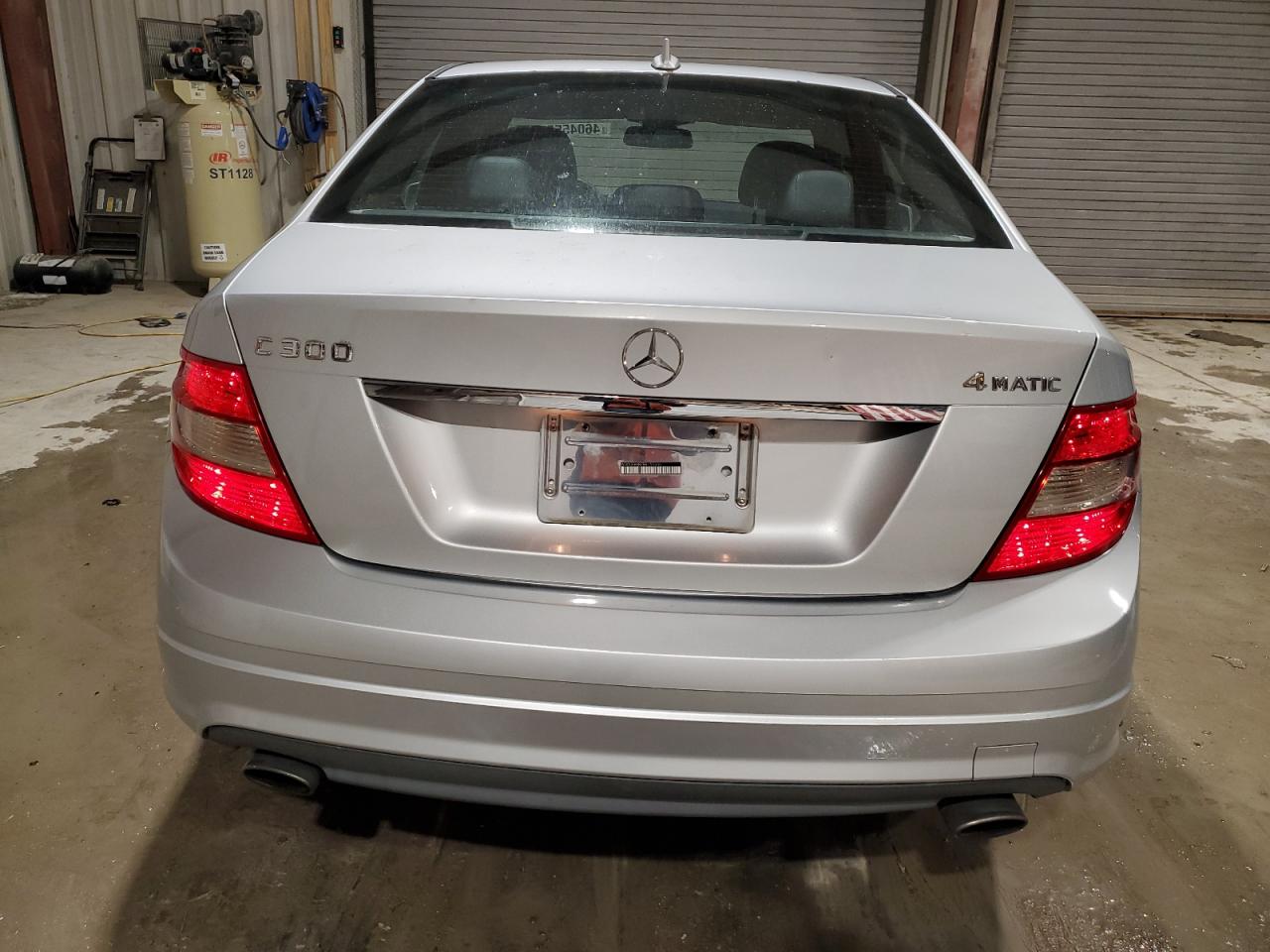 2011 Mercedes-Benz C-klasse VIN WDDGF8BB7BR155336 Copart auction photo, front end damage thumbnail 6