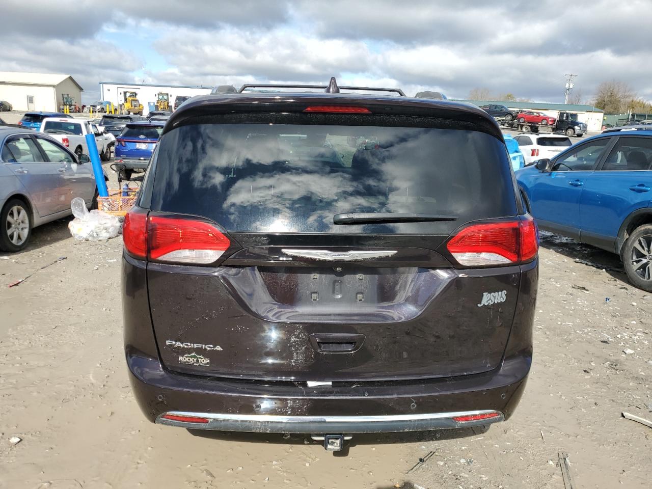 2017 Chrysler Pacifica VIN 2C4RC1EG6HR525575 Copart auction photo, side / minor dent/scratches damage thumbnail 6