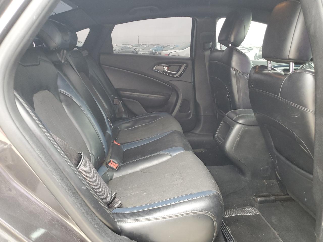 2015 Chrysler 200 VIN 1C3CCCBB6FN658121 Copart auction photo, rear end / minor dent/scratches damage thumbnail 10