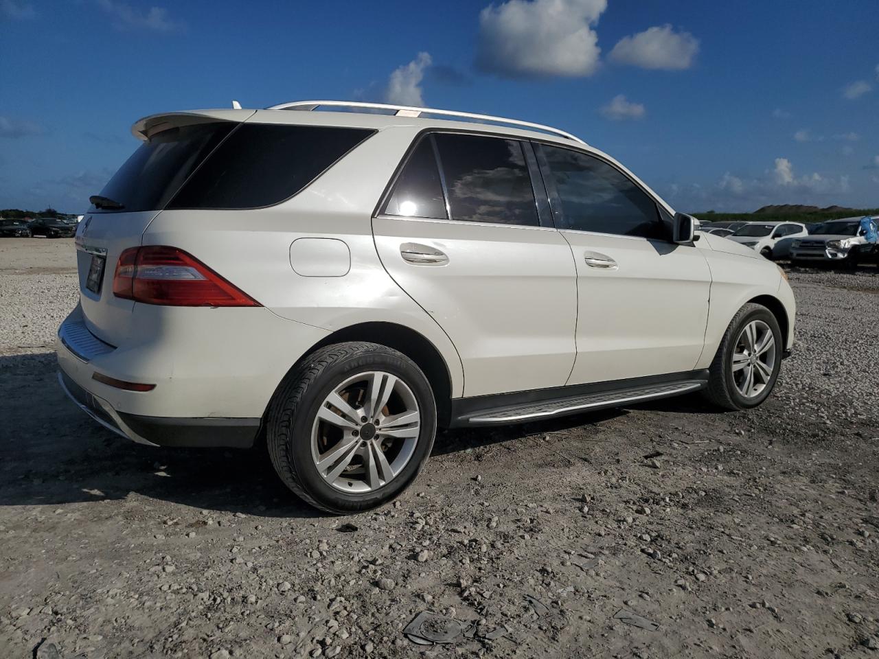 2013 Mercedes-Benz M-klasse VIN 4JGDA5JB6DA247398 Copart auction photo, front end / minor dent/scratches damage thumbnail 3
