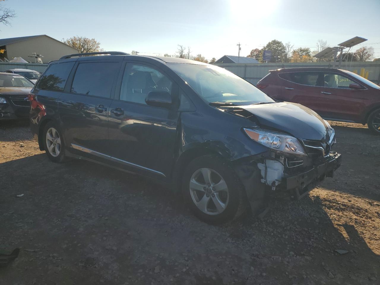 2020 Toyota Sienna VIN 5TDKZ3DC3LS059470 Copart auction photo, front end / minor dent/scratches damage thumbnail 4