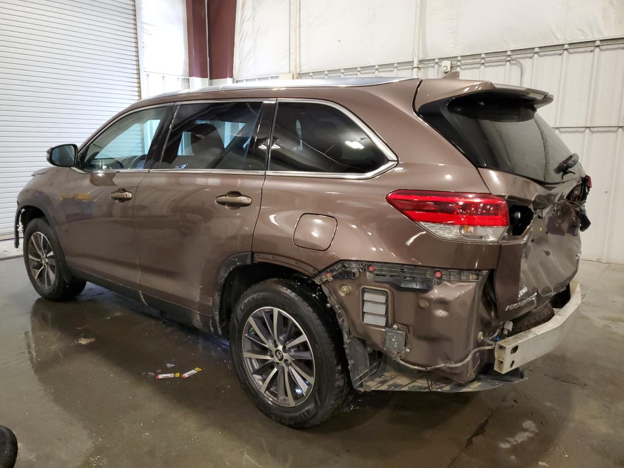2019 Toyota Highlander VIN 5TDJZRFH7KS944826 Copart auction photo, front end / rear end damage thumbnail 2