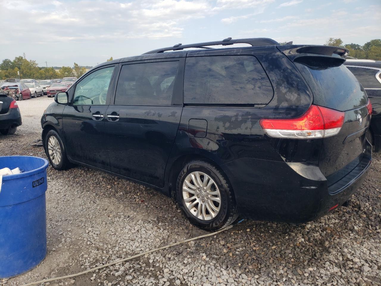 2014 Toyota Sienna VIN 5TDYK3DC9ES465965 Copart auction photo, front end damage thumbnail 2
