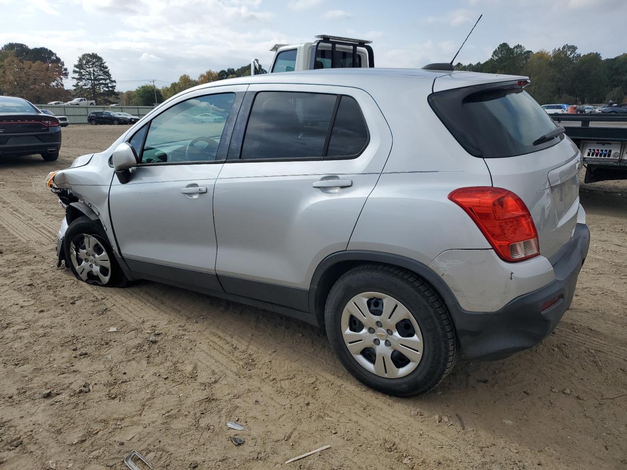 2015 Chevrolet Trax VIN 3GNCJKSB2FL241114 Copart auction photo, front end / minor dent/scratches damage thumbnail 2
