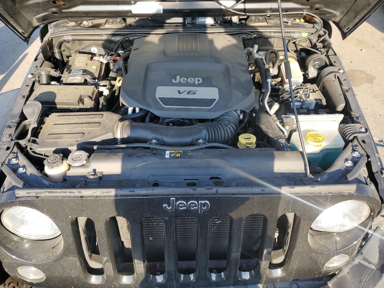 2018 Jeep Wrangler VIN 1C4HJWDG5JL928106 Copart auction photo, front end / side damage thumbnail 12