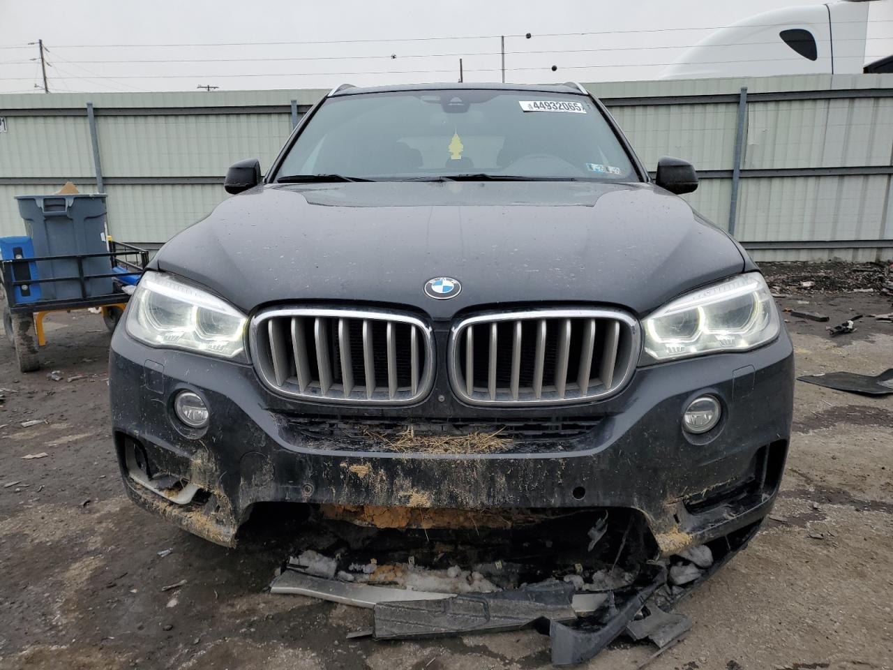 2017 BMW X5 VIN 5UXKR0C32H0V74310 Copart auction photo, side / front end damage thumbnail 5