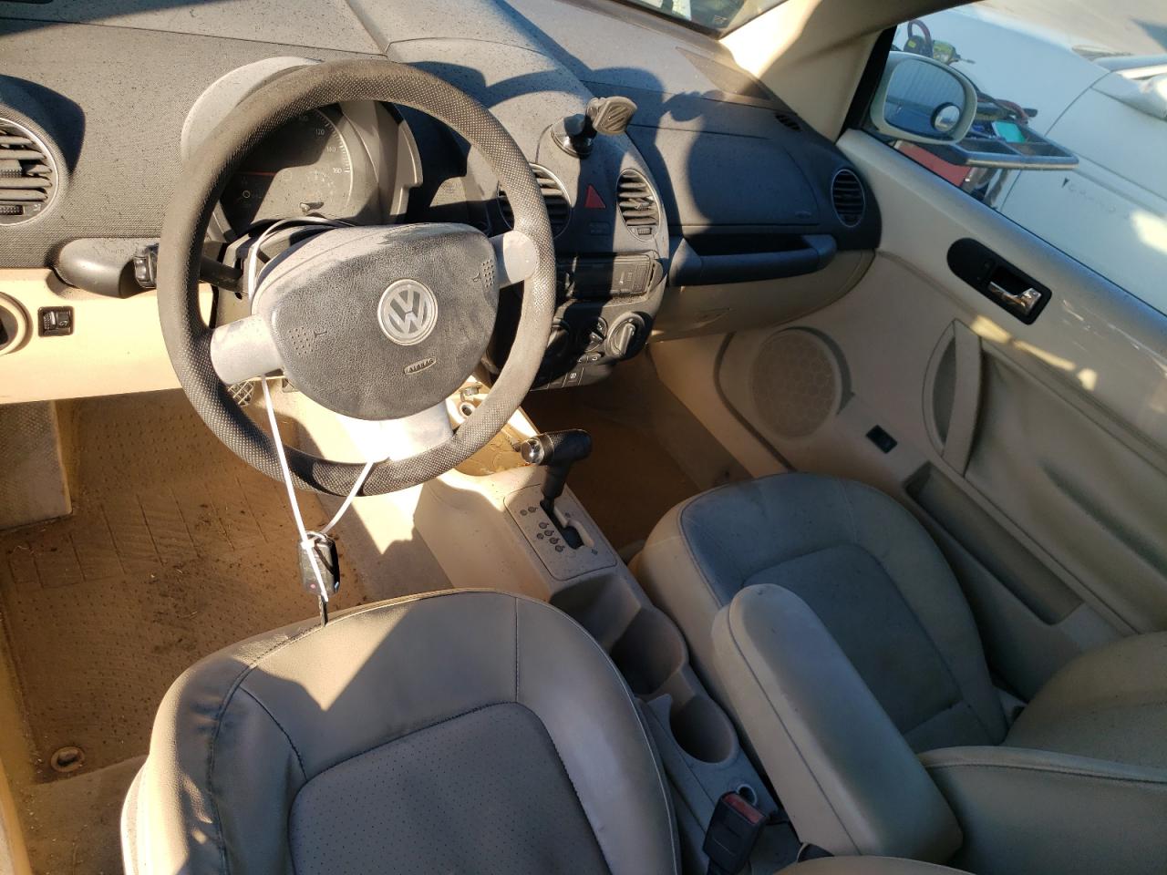 2007 Volkswagen Beetle VIN 3VWPG31Y17M414814 Copart auction photo, burn damage thumbnail 8