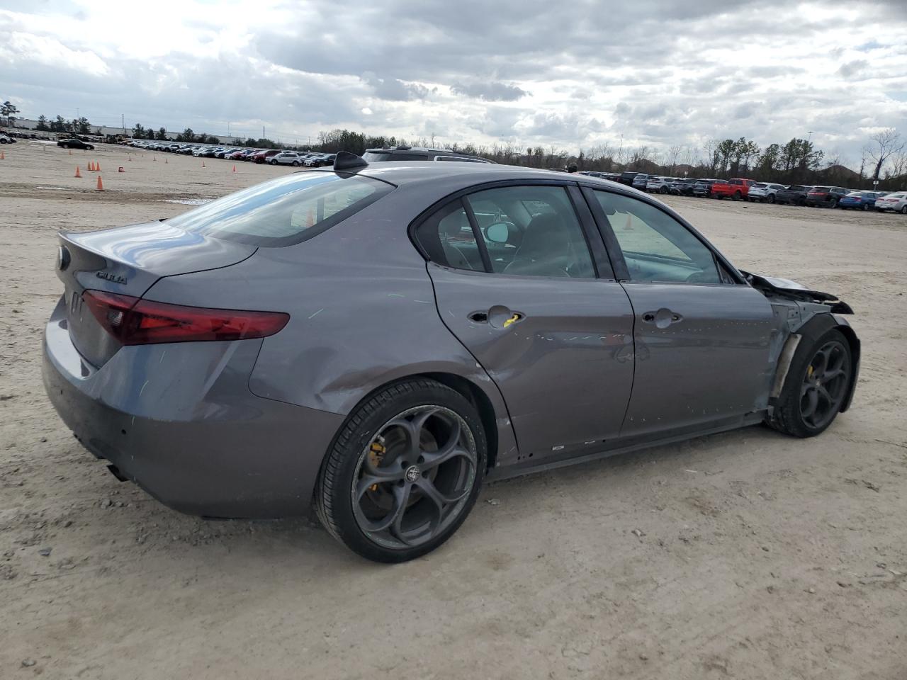 2019 Alfa Romeo Giulia VIN ZARFAMAN2K7600513 Copart auction photo, front end / side damage thumbnail 3