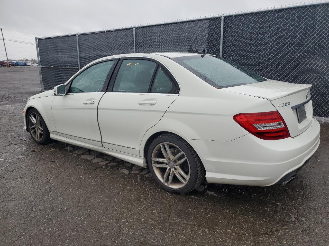 2012 Mercedes-Benz C-klasse VIN WDDGF8BB0CR209464 Copart auction photo, mechanical damage thumbnail 2