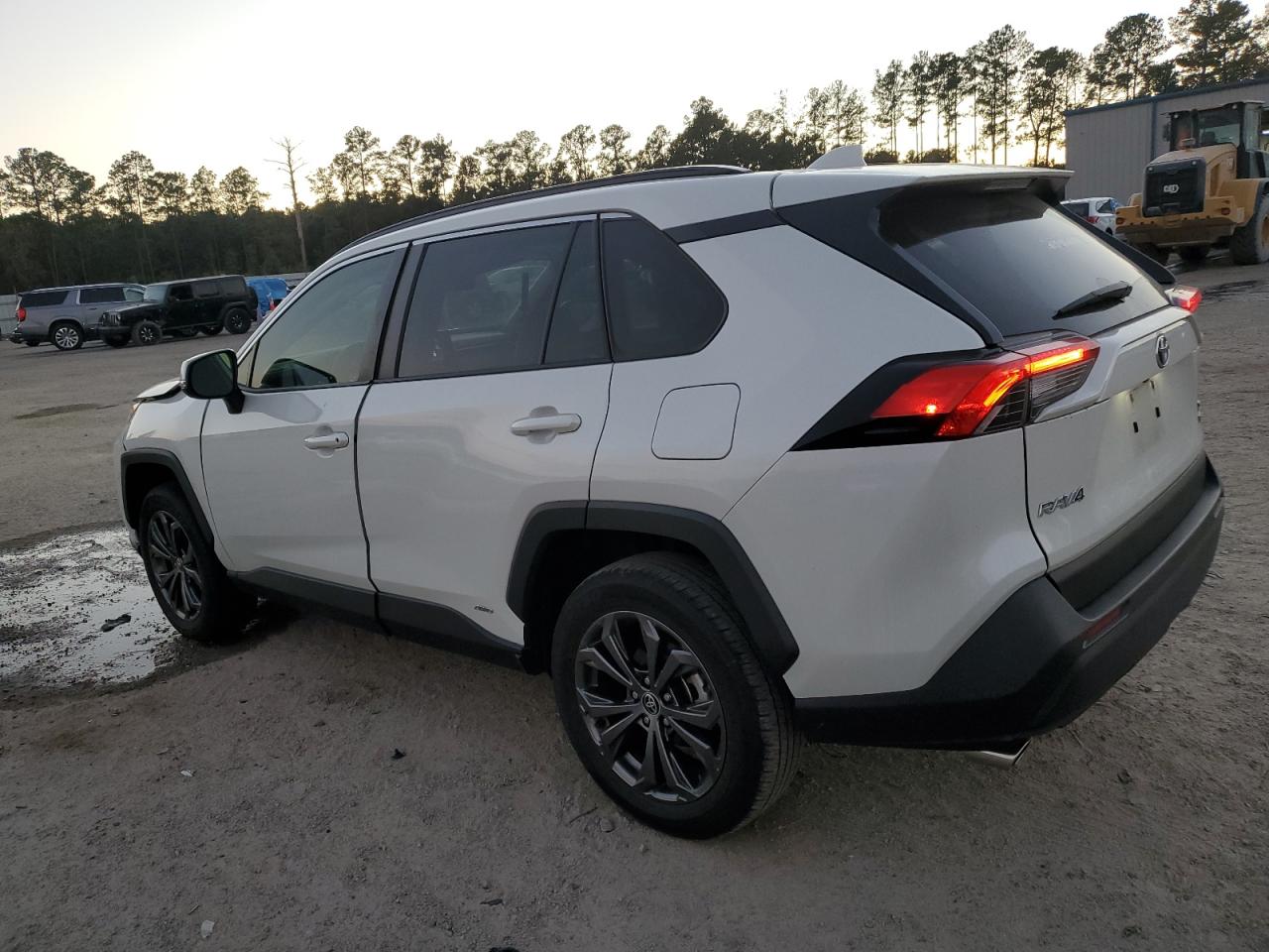 2022 Toyota RAV 4 VIN JTMB6RFV6ND530049 Copart auction photo, front end damage thumbnail 2
