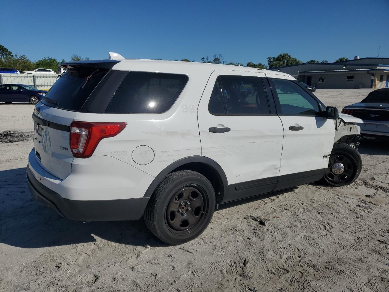 2016 Ford Explorer VIN 1FM5K8AR6GGC26018 Copart auction photo, front end / minor dent/scratches damage thumbnail 3