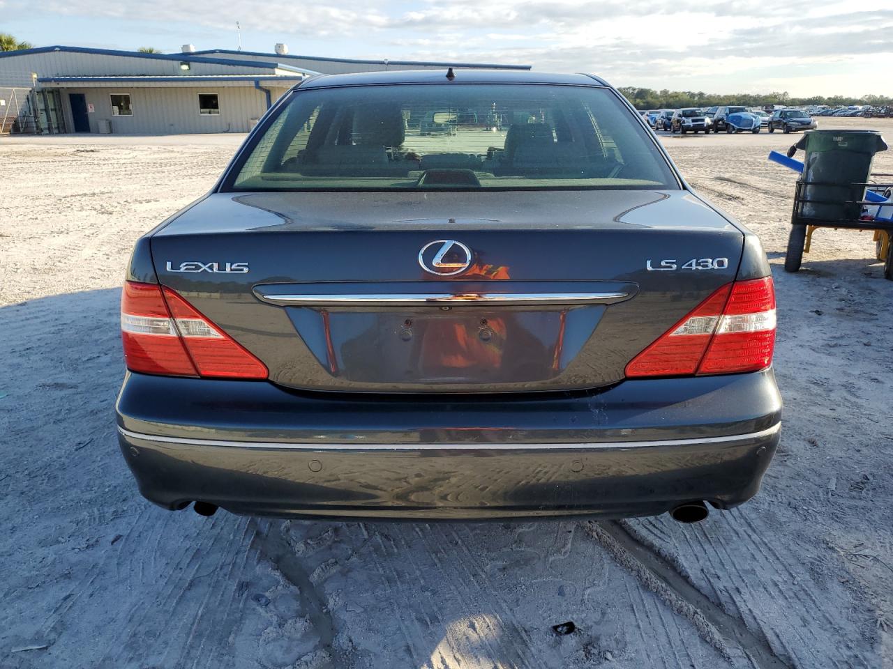 2004 Lexus LS VIN JTHBN36F040156115 Copart auction photo, front end / minor dent/scratches damage thumbnail 6
