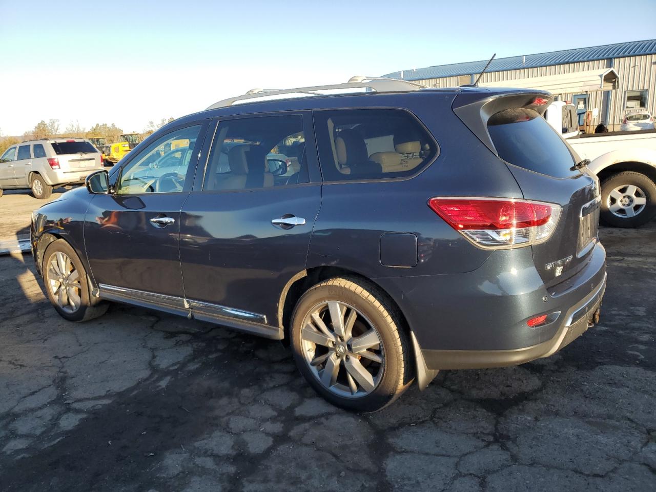 2015 Nissan Pathfinder VIN 5N1AR2MM2FC627806 Copart auction photo, front end / side damage thumbnail 2