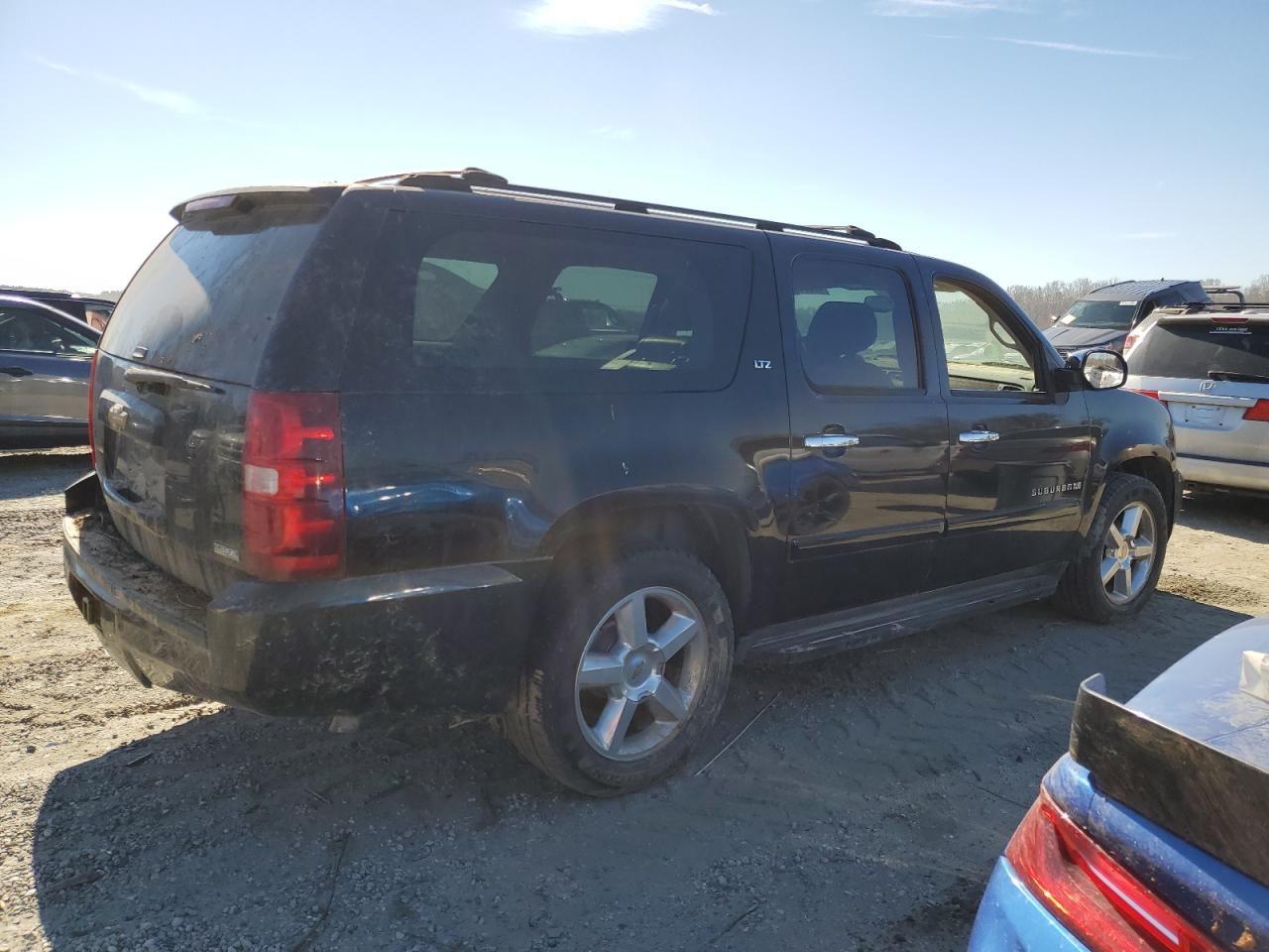 2007 Chevrolet Suburban VIN 3GNFK16367G212717 Copart auction photo, water/flood damage thumbnail 3