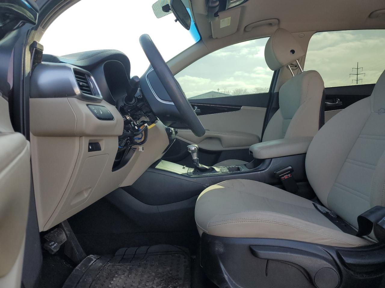 2019 KIA Sorento VIN 5XYPG4A38KG575440 Copart auction photo, vandalism damage thumbnail 7