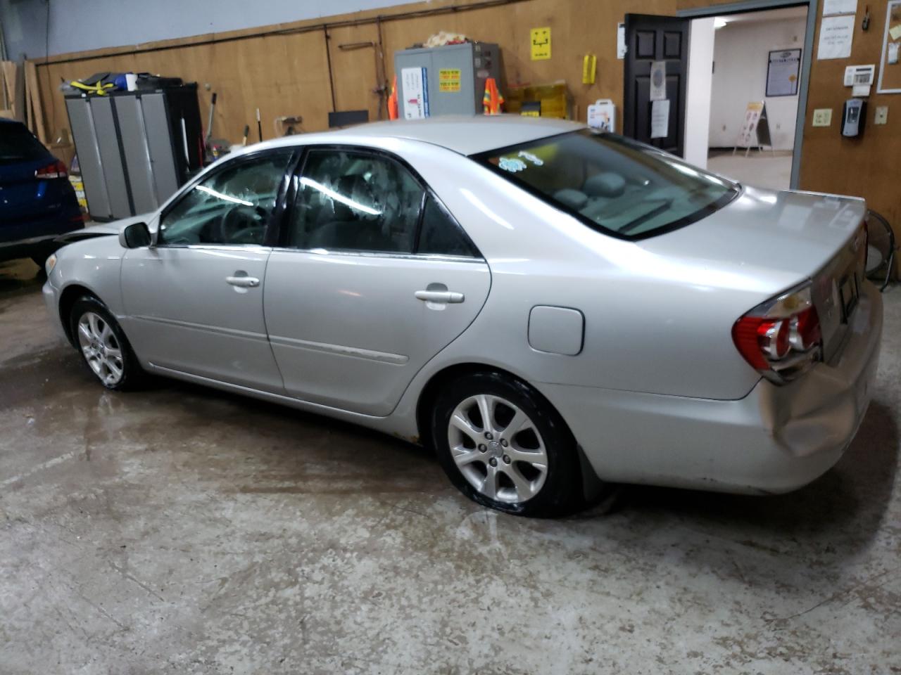 2006 Toyota Camry VIN 4T1BE32K76U132356 Copart auction photo, front end / minor dent/scratches damage thumbnail 2