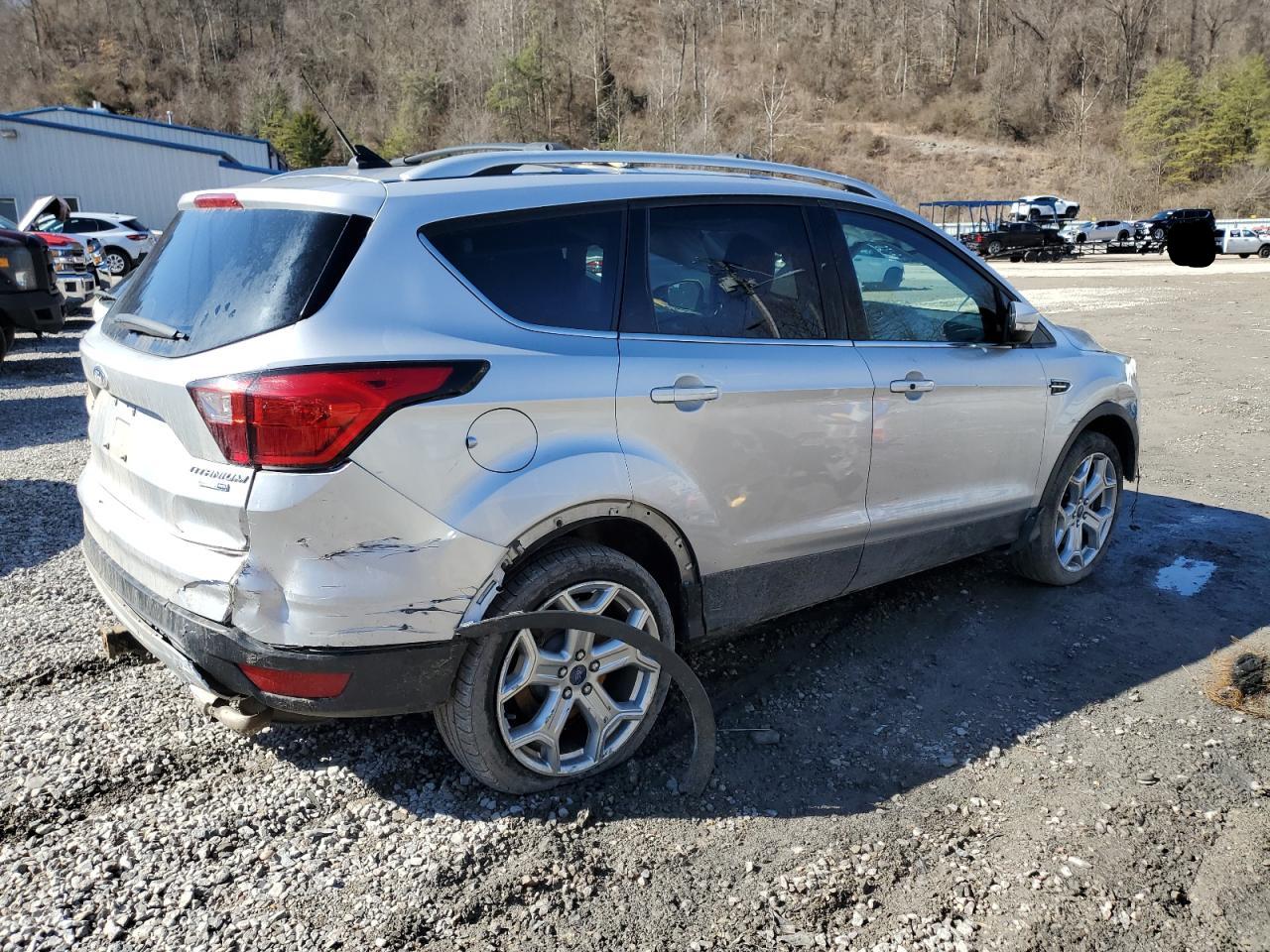 2019 Ford Escape VIN 1FMCU9J98KUB53669 Copart auction photo, front end / rear end damage thumbnail 3