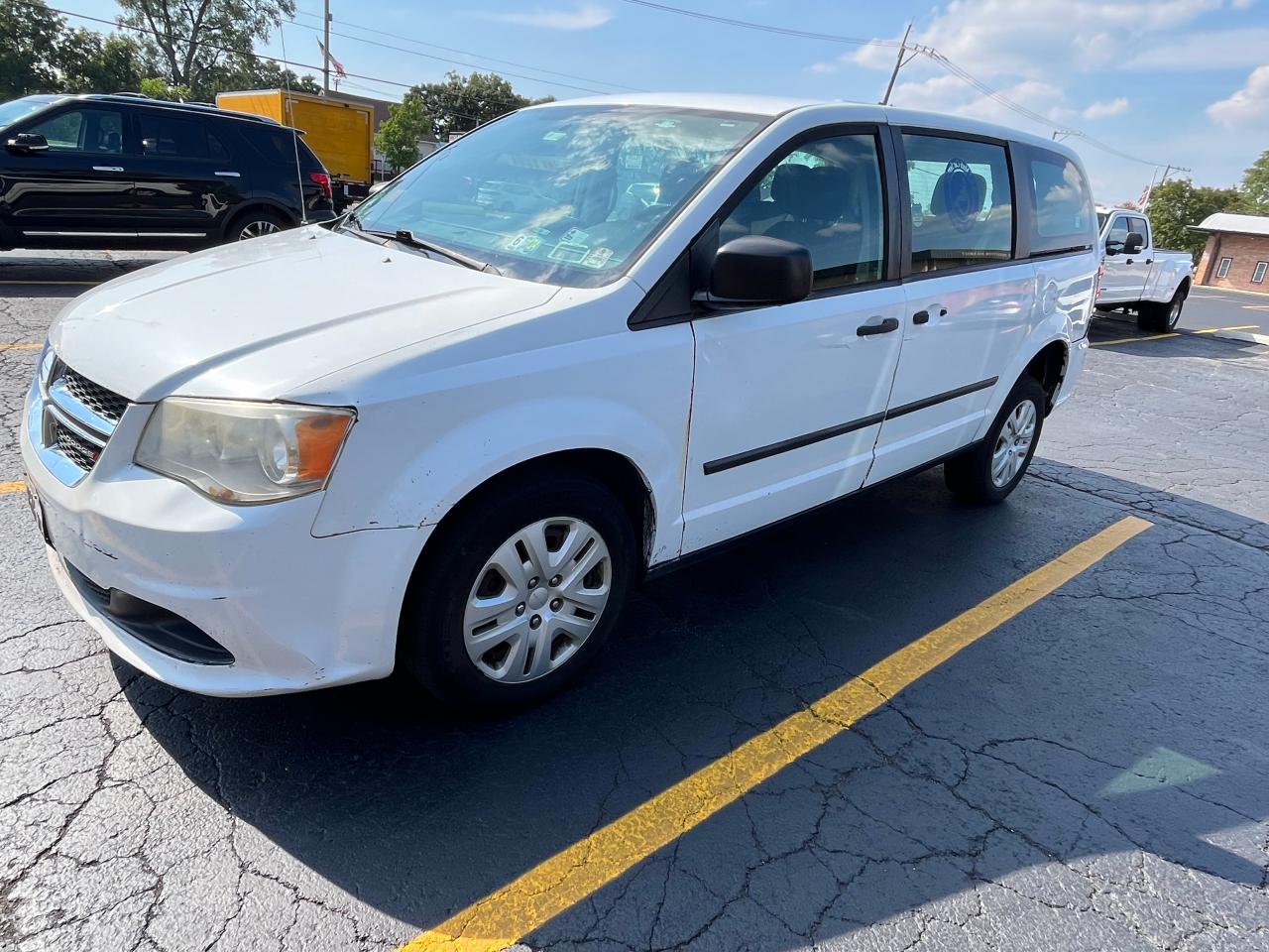 2014 Dodge Caravan VIN 2C4RDGBG0ER224039 Copart auction photo, minor dent/scratches / normal wear damage thumbnail 2