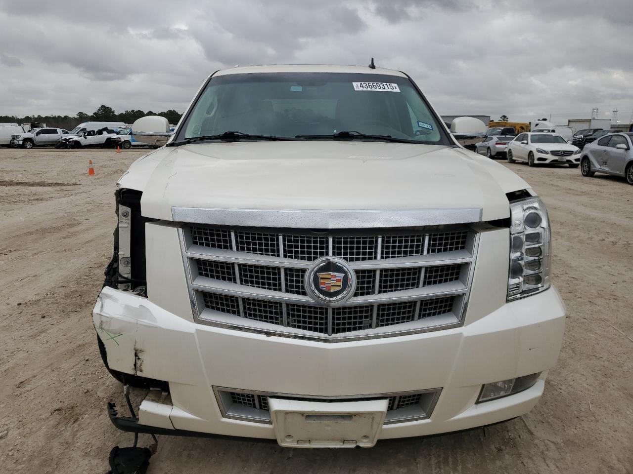 2013 Cadillac Escalade VIN 1GYS4DEF9DR124295 Copart auction photo, front end / minor dent/scratches damage thumbnail 5