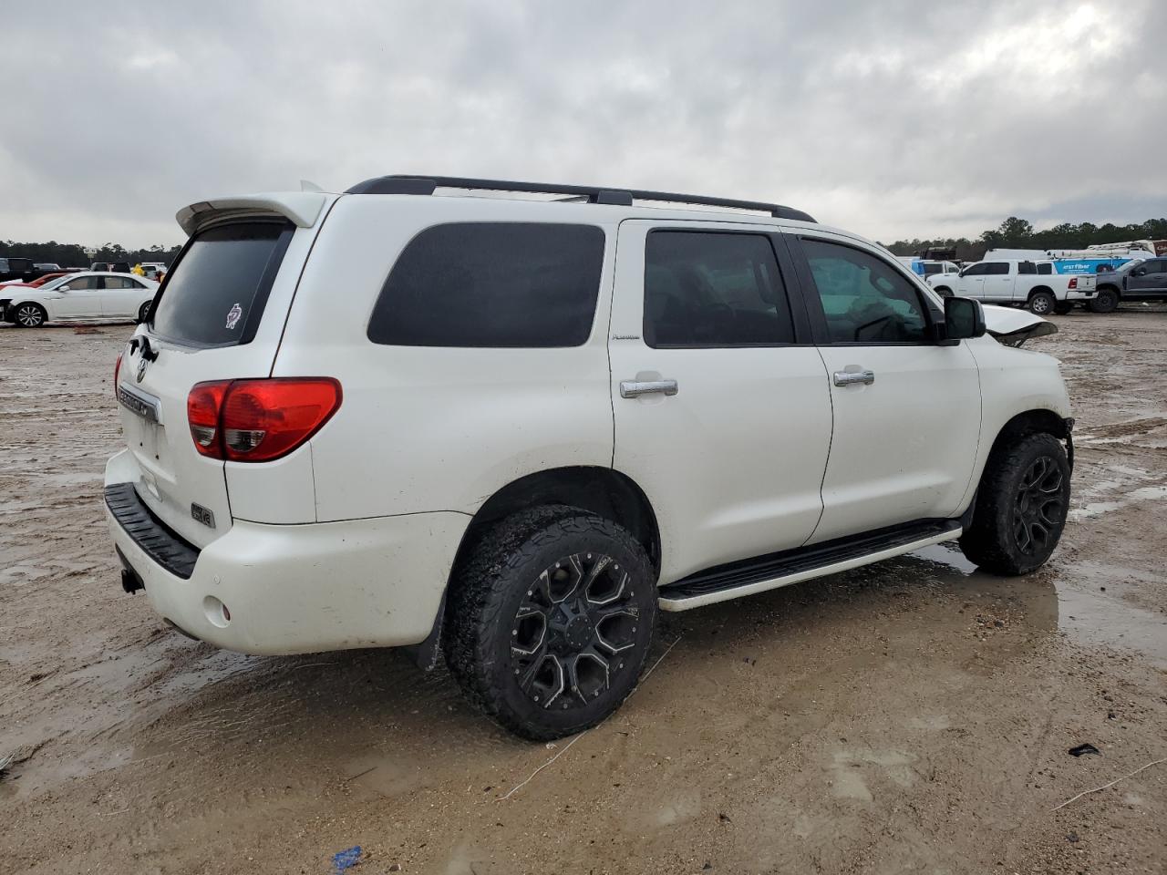 2015 Toyota Sequoia VIN 5TDYY5G18FS060279 Copart auction photo, front end / minor dent/scratches damage thumbnail 3