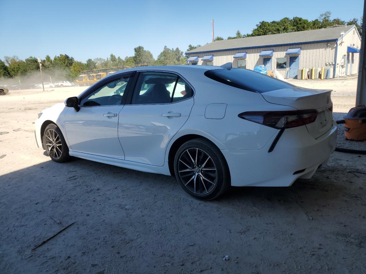 2021 Toyota Camry VIN 4T1G11AK7MU568418 Copart auction photo, front end damage thumbnail 2