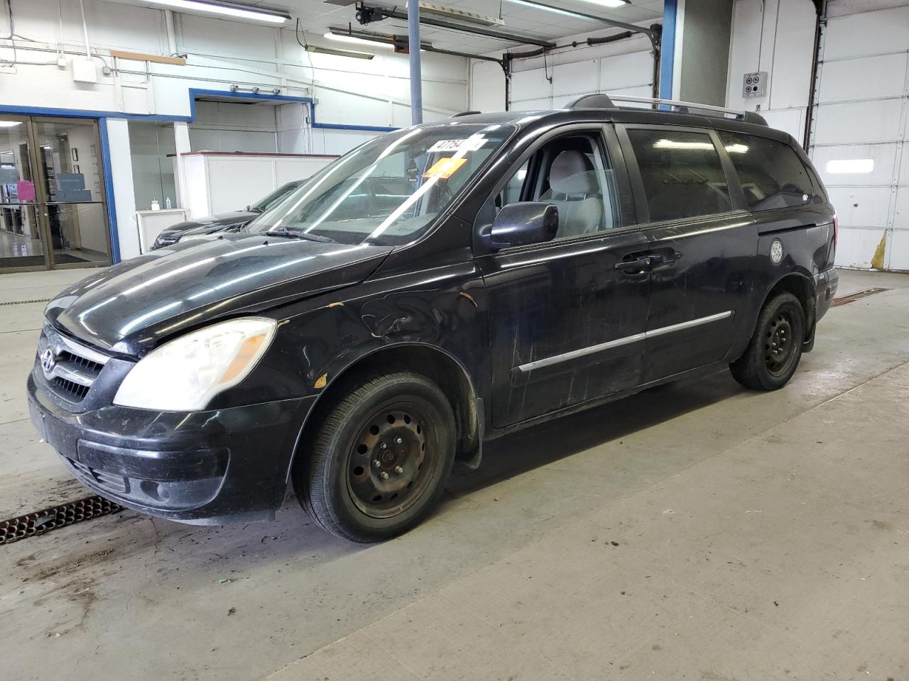 2008 Hyundai Entourage VIN KNDMC233086051923 - Copart auction photo