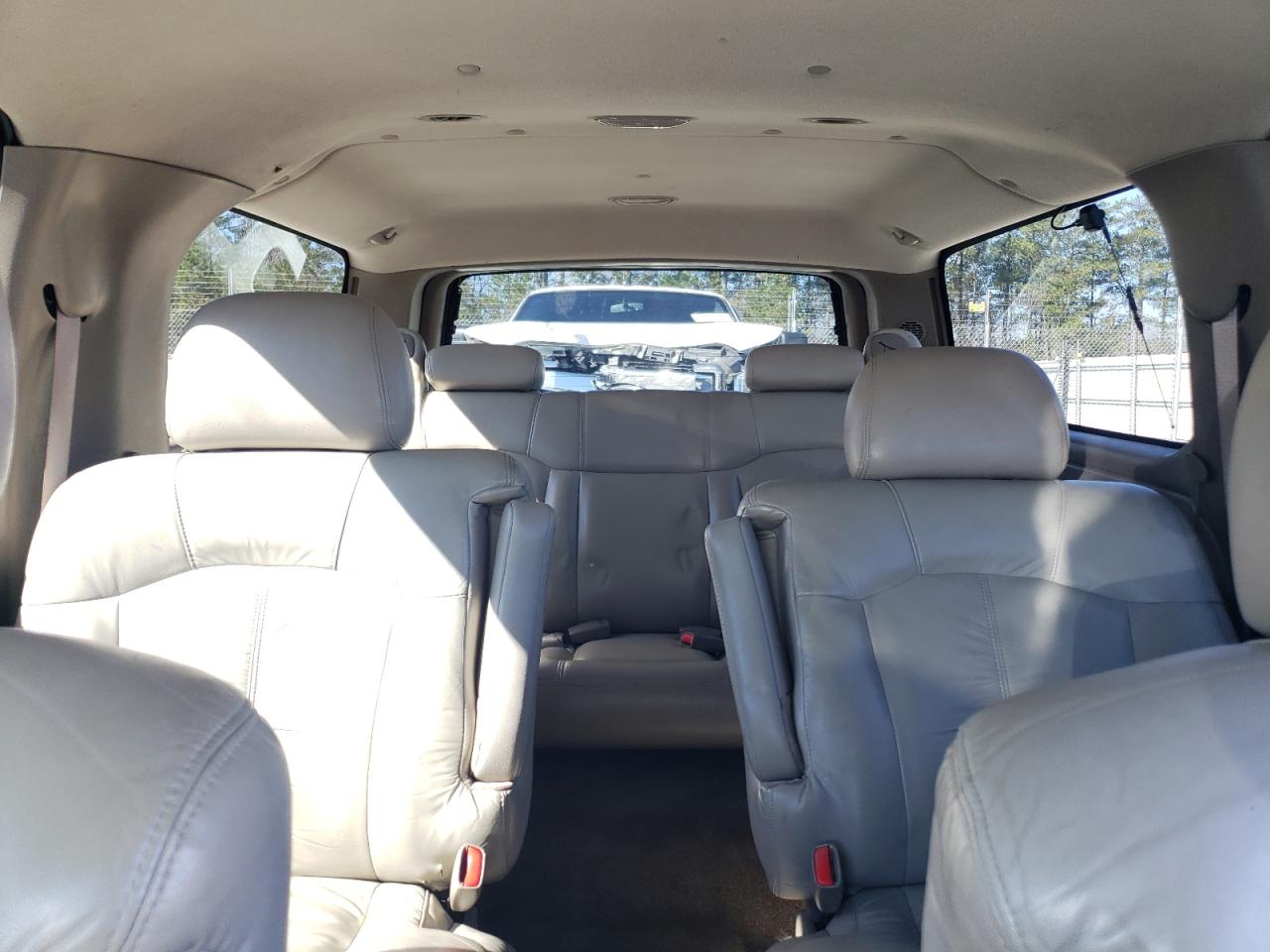 2001 Chevrolet Suburban VIN 3GNEC16T21G265902 Copart auction photo, front end / mechanical damage thumbnail 10