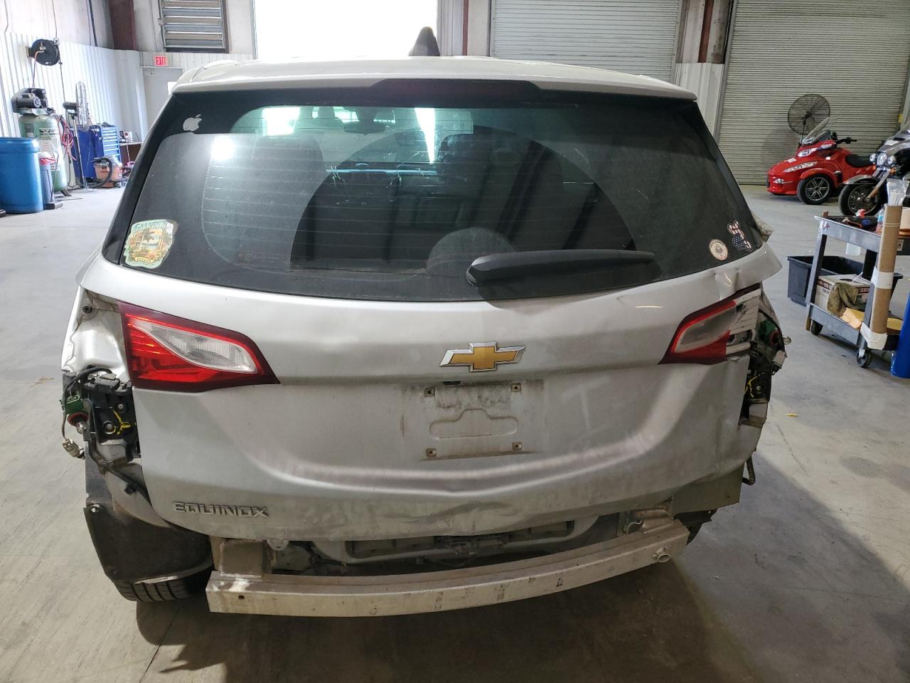 2021 Chevrolet Equinox VIN 2GNAXHEV3M6138980 Copart auction photo, rear end / minor dent/scratches damage thumbnail 6