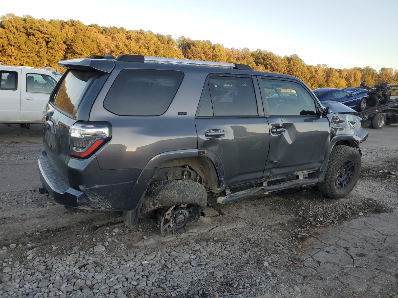 2021 Toyota 4Runner VIN JTENU5JR5M5854703 Copart auction photo, front end / side damage thumbnail 3