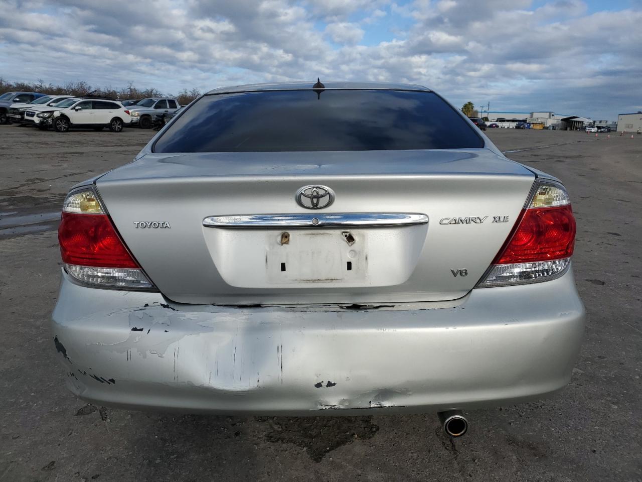 2005 Toyota Camry VIN 4T1BF32K15U607771 Copart auction photo, side / rear end damage thumbnail 6