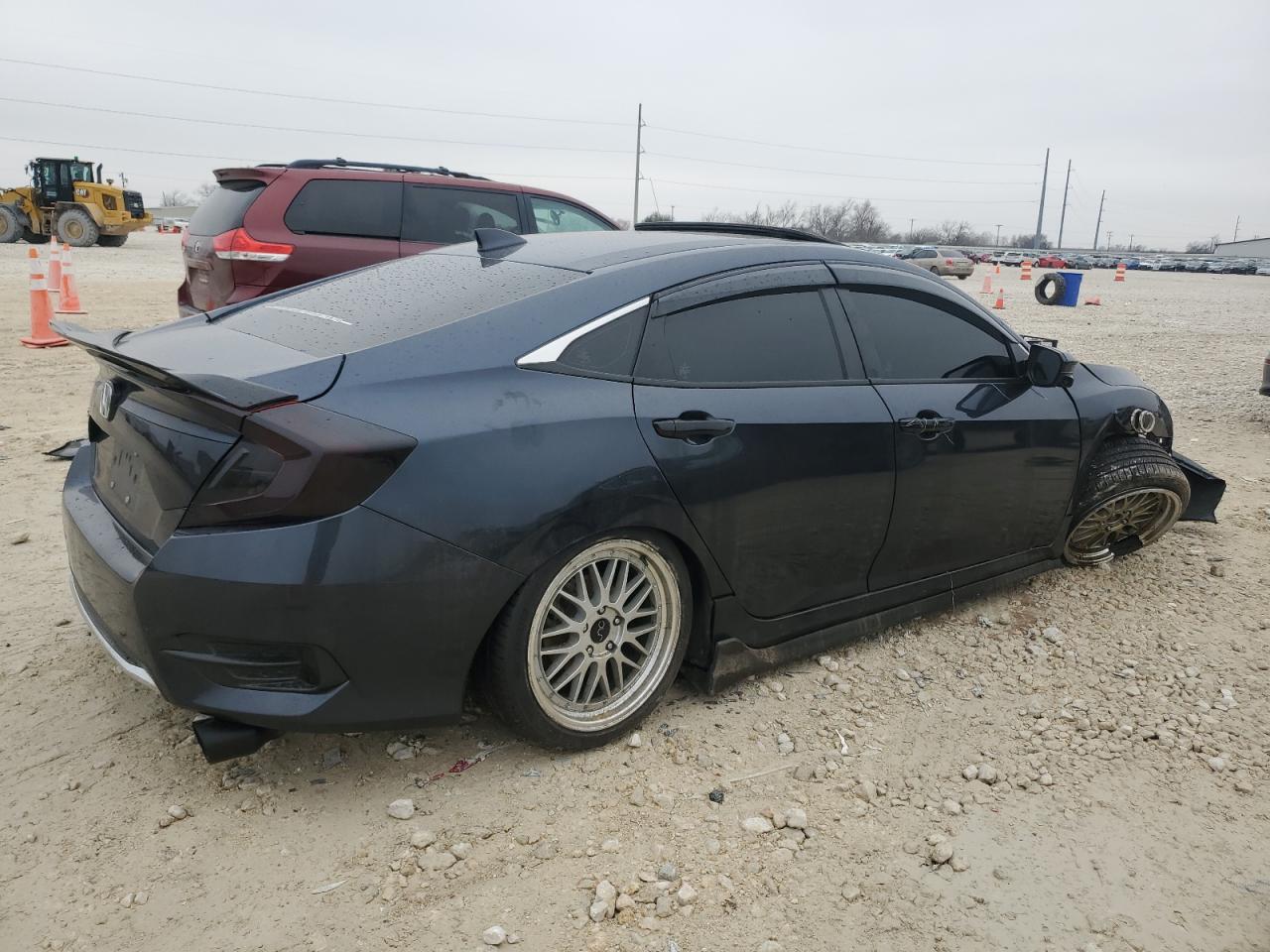 2020 Honda Civic VIN 19XFC1F74LE015365 Copart auction photo, front end / side damage thumbnail 3